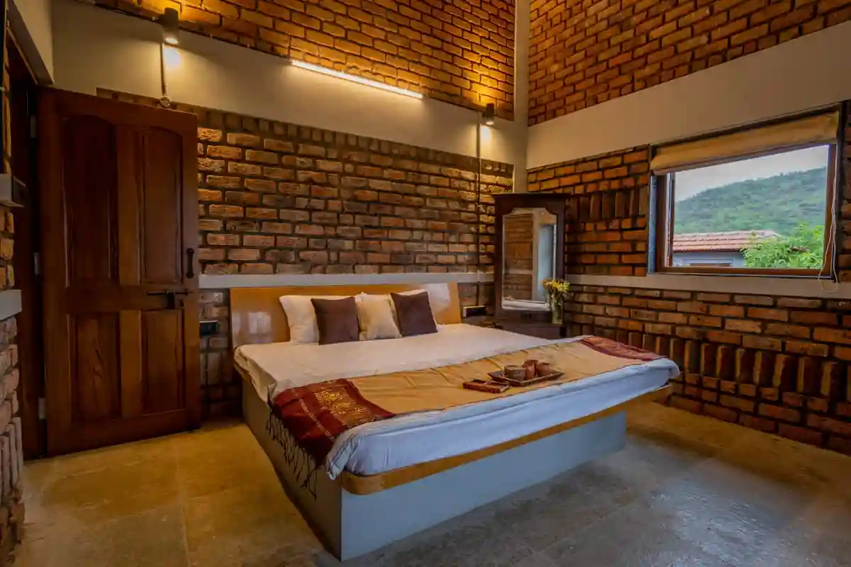 ganga-bedroon-in-The-brick-mansion-villa-in-nashik-5.webp